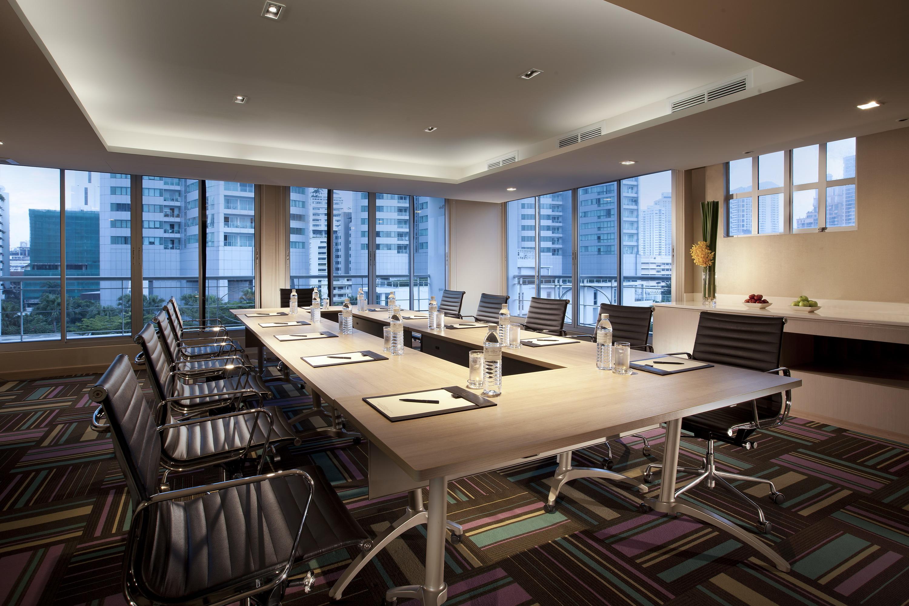 Khách sạn Shama Lakeview Asoke 4*