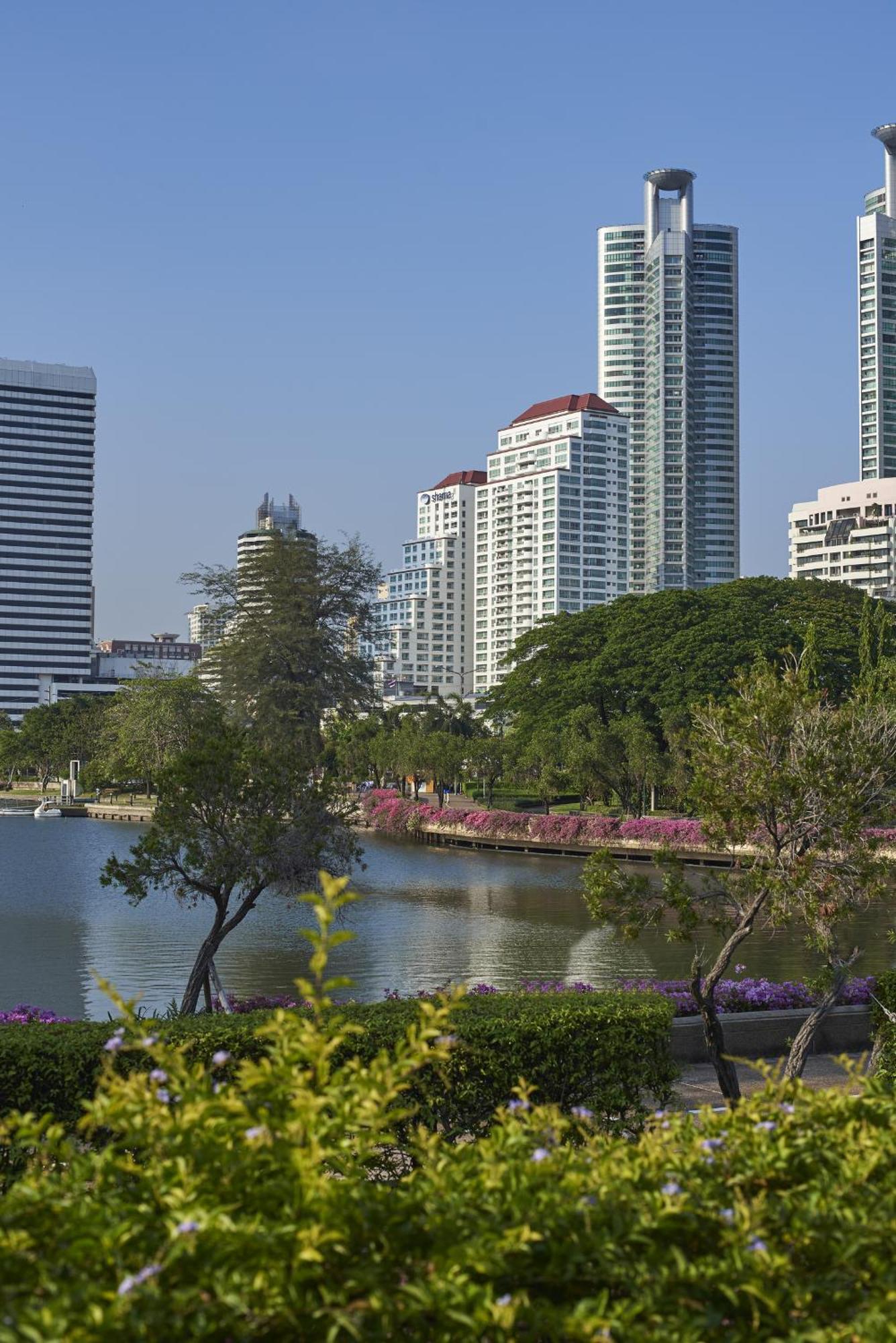 Khách sạn Shama Lakeview Asoke 4*